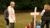 A surprins-o la mormântul fiului ei. Când a aflat cine e, a început să PLÂNGĂ (VIDEO)