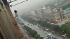 ȘOCANT! O tânără a sărit de la etajul 18 al unei clădiri. Cum s-a sfârșit gestul periculos (VIDEO)