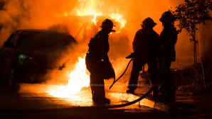 Un şofer din Capitală, ŞOCAT. S-a trezit cu maşina ÎN FLĂCĂRI. Ce s-a întâmplat