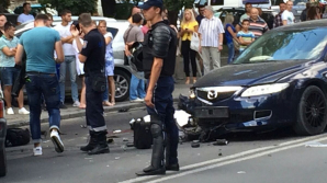 Incident tragic în Los Angeles. Şase oameni au fost răniţi după ce o maşină a intrat în plin într-un grup de pietoni