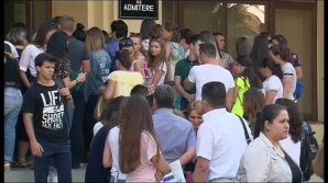 ADMITEREA 2017. Studenţii au format cozi la unele universităţi chiar în prima zi de depunere a dosarelor
