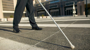 O mie de persoane cu deficienţe de vedere şi auz din Capitală vor beneficia de aparate medicale gratuite