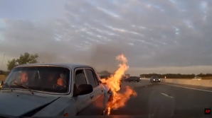 IMAGINI DRAMATICE! Trei persoane SALVATE în ultimul moment de la MOARTE SIGURĂ (VIDEO)