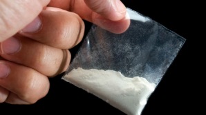 Caz ieşit din comun: A sunat la poliţie ca să denunţe că i-a fost furată cocaina din maşină