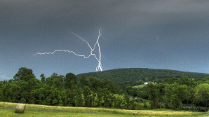 14 oameni au murit, iar șase au fost grav răniți după ce AU FOST LOVIȚI de fulger