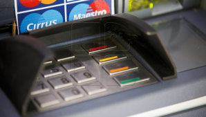 Caz NEMAIÎNTÂLNIT! Un bărbat a rămas blocat într-un bancomat. Cum a reușit să iasă (VIDEO)