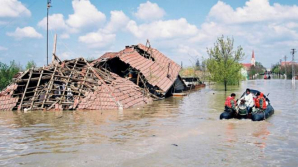 Inundații grave în nord-estul Indiei. Aproape 30.000 de persoane au rămas fără locuinţe