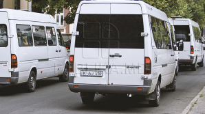 Microbuze de rută, trase astăzi pe dreaptă. Mai mulţi şoferi, AMENDAŢI pentru că nu au oferit bilete de călătorie 