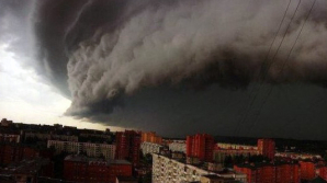 S-a făcut întuneric, apoi a urmat coşmarul. Moscova, afectată de cel mai puternic uragan din ultimii 100 de ani (VIDEO) 