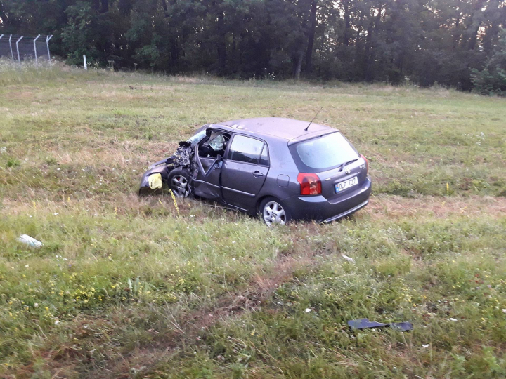 ACCIDENT GRAV în apropiere de Condrița. Patru persoane au fost grav rănite, după ce două automobile s-au ciocnit frontal (FOTO)