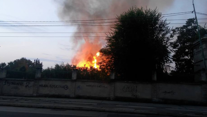 INCENDIU PUTERNIC pe Stadionul Republican din Capitală (FOTO/VIDEO)