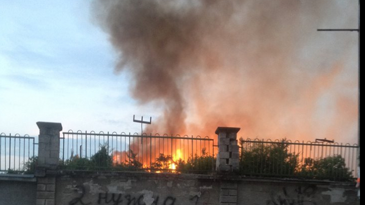 INCENDIU PUTERNIC pe Stadionul Republican din Capitală (FOTO/VIDEO)