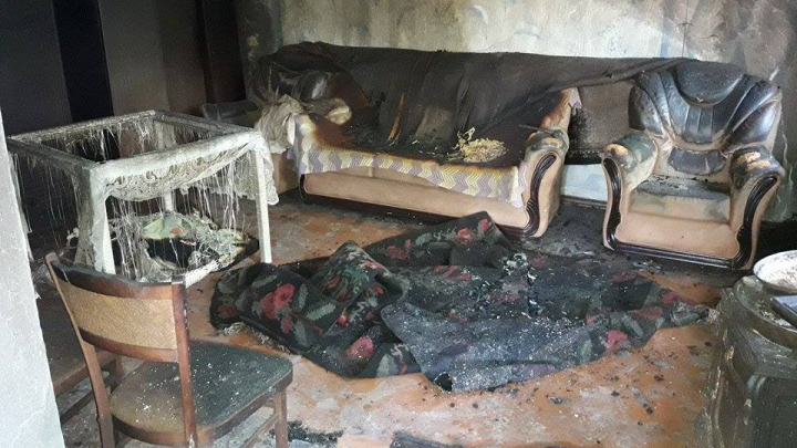 Casă nimicită de foc. Tot ce au agonisit o viaţă a dispărut în doar câteva minute (GALERIE FOTO)