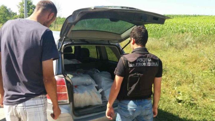 Un şofer, oprit în apropiere de satul Cotiujeni. Ce vroia să transporte ilegal în Ucraina (FOTO)