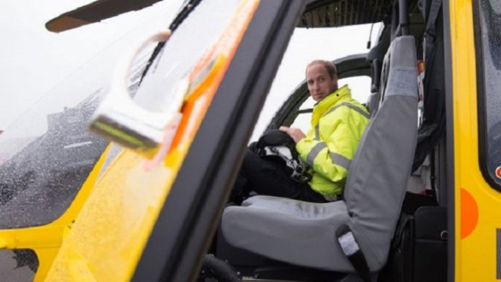 Scrisoarea ZGUDUITOARE a prinţului William: Cum l-au afectat sinuciderile și accidentele mortale, la care a asistat ca pilot de ambulanţă aeriană