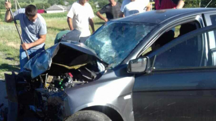 Accident rutier pe traseul M-5: Trei persoane rănite (FOTO)