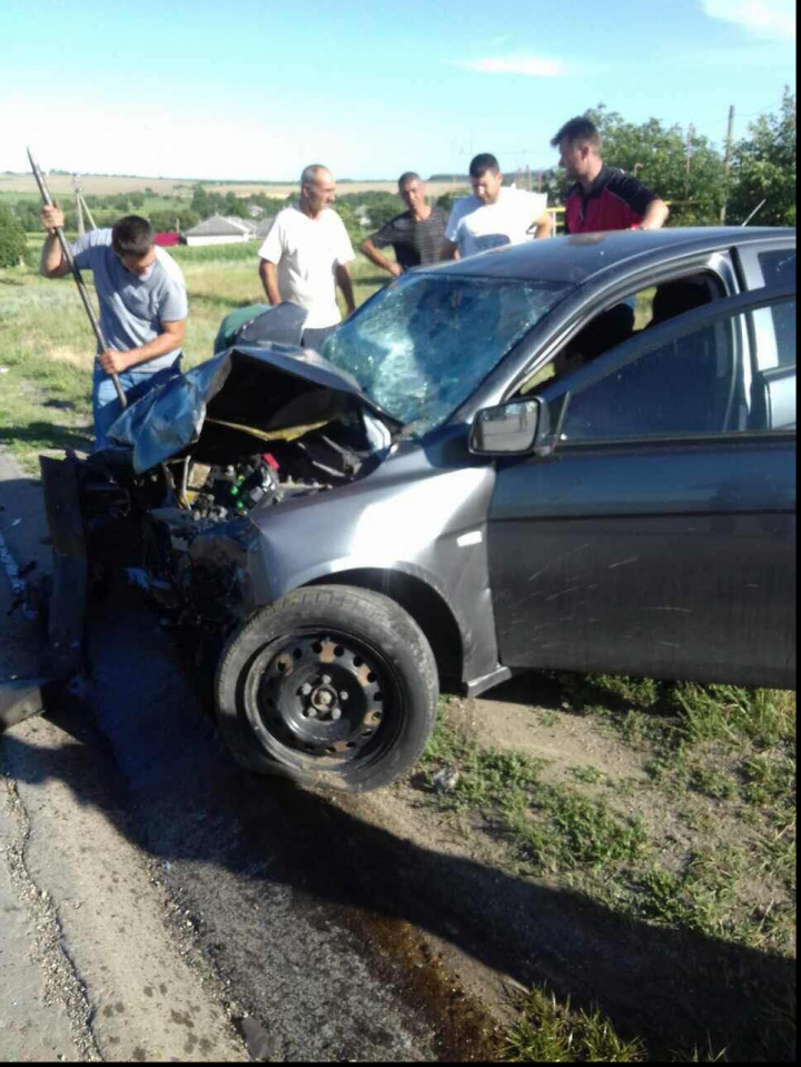 Accident rutier pe traseul M-5: Trei persoane rănite (FOTO)