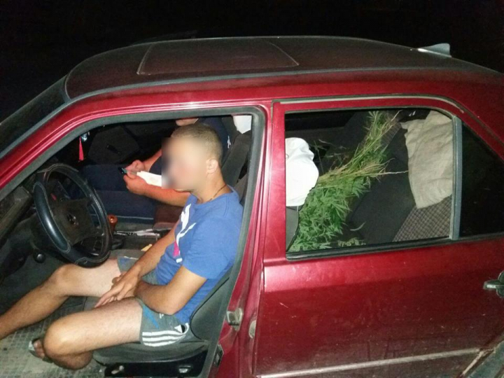 Descoperire uluitoare în Orhei. Ce transporta un bărbat în maşină (FOTO)