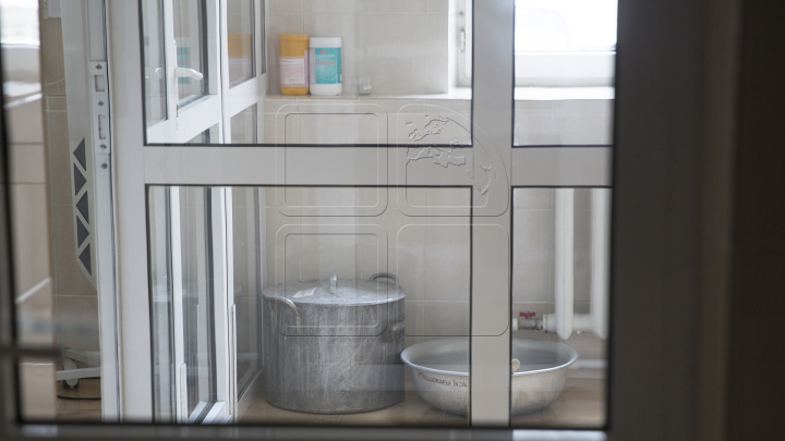 Cum arată o zi de lucru la Centrul Naţional de Sănătate Publică (FOTOREPORT)