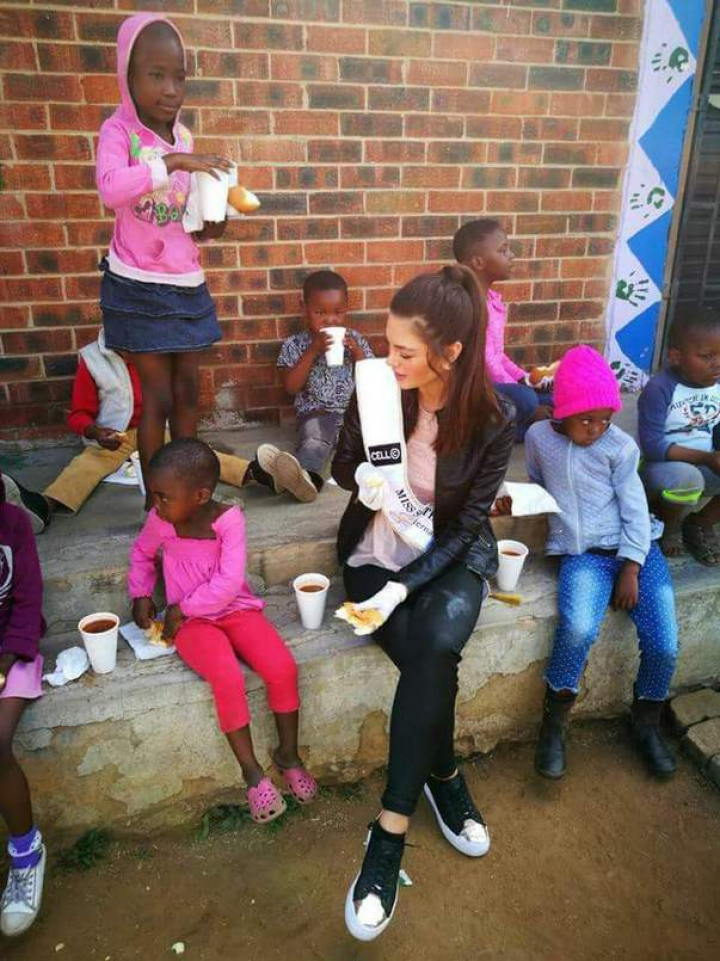 Revoltă online. Gestul tinerei care a câştigat titlul Miss Africa de Sud a SCANDALIZAT internauţii (FOTO)