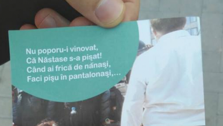 Pliante cu mesajul "Nu poporu-i vinovat, că Năstase e pișat", aruncate pe bulevardul Ștefan cel Mare (FOTO)