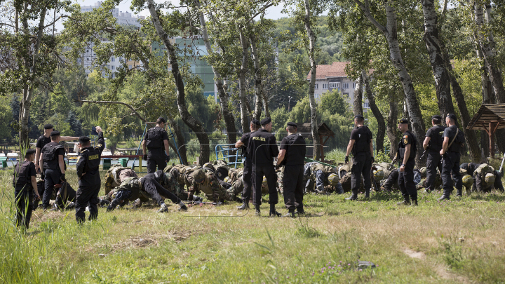 Demni de a purta bereta neagră. 42 de polițiști au susținut proba de licență (VIDEO/FOTOREPORT) 