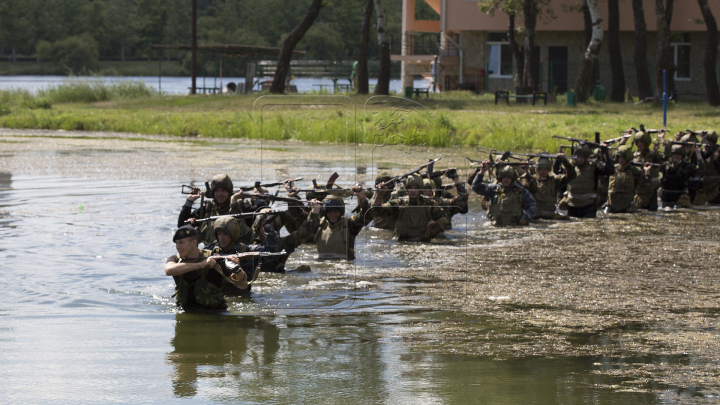 Demni de a purta bereta neagră. 42 de polițiști au susținut proba de licență (VIDEO/FOTOREPORT)