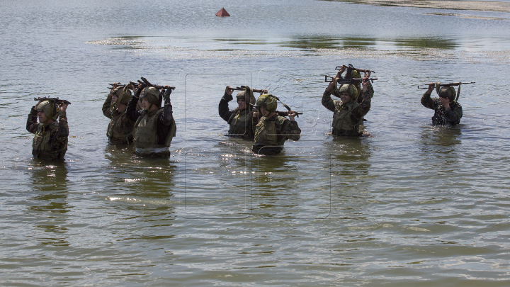 Demni de a purta bereta neagră. 42 de polițiști au susținut proba de licență (VIDEO/FOTOREPORT) 