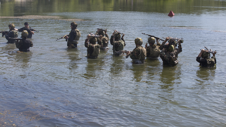 Demni de a purta bereta neagră. 42 de polițiști au susținut proba de licență (VIDEO/FOTOREPORT)