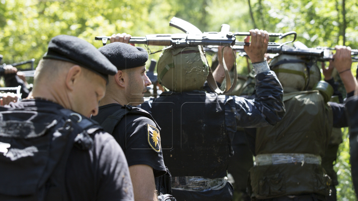 Demni de a purta bereta neagră. 42 de polițiști au susținut proba de licență (VIDEO/FOTOREPORT)