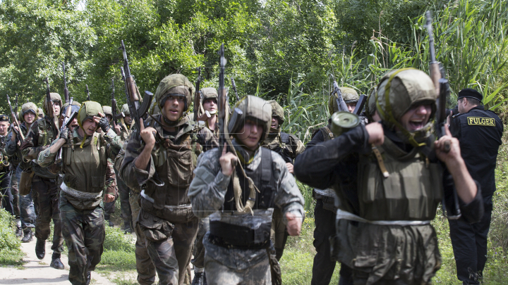 Demni de a purta bereta neagră. 42 de polițiști au susținut proba de licență (VIDEO/FOTOREPORT)