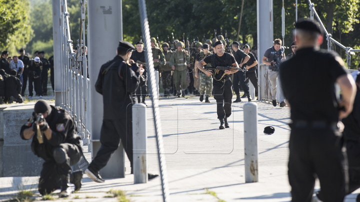 Demni de a purta bereta neagră. 42 de polițiști au susținut proba de licență (VIDEO/FOTOREPORT) 