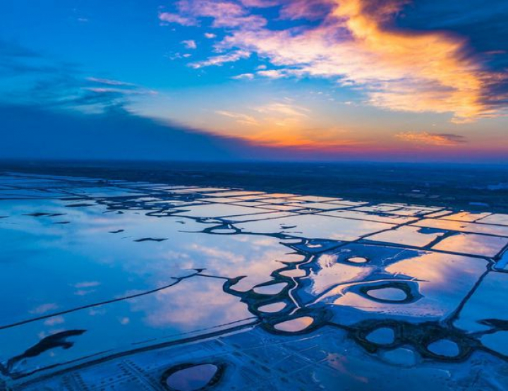 IMAGINI SPECTACULOASE! Lacul din China care își schimbă culorile (FOTO)