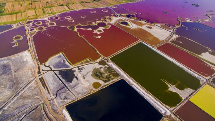 IMAGINI SPECTACULOASE! Lacul din China care își schimbă culorile (FOTO)