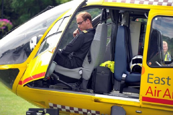 Scrisoarea ZGUDUITOARE a prinţului William: Cum l-au afectat sinuciderile și accidentele mortale, la care a asistat ca pilot de ambulanţă aeriană