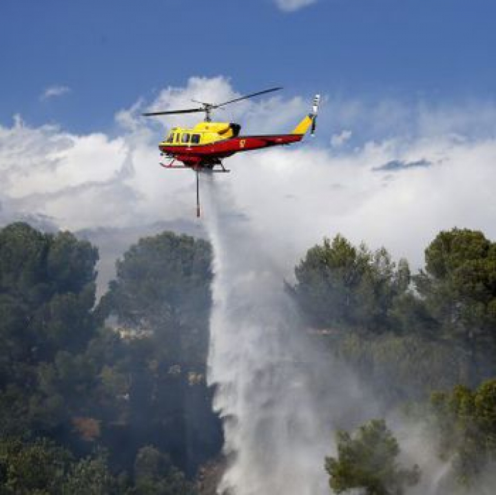 FRANȚA CUPRINSĂ DE FLĂCĂRI. 10.000 de persoane au fost evacuate (FOTO)