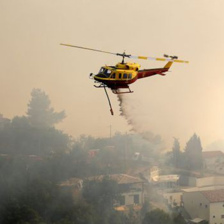 FRANȚA CUPRINSĂ DE FLĂCĂRI. 10.000 de persoane au fost evacuate (FOTO)