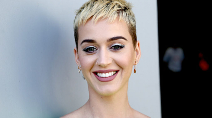 Cântăreața pop Katy Perry va prezenta gala MTV Video Music Awards