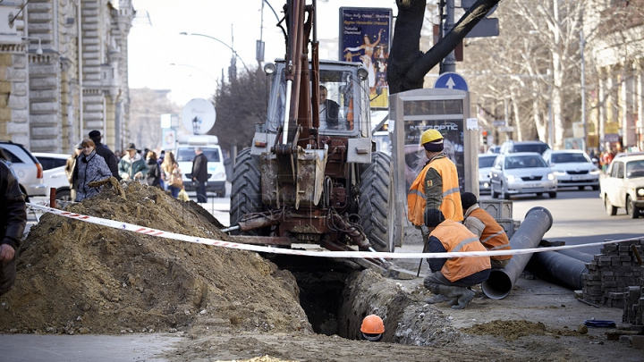 InfoTrafic: Pe o stradă din Capitală se petrec lucrări de reparaţii. Cum se circulă