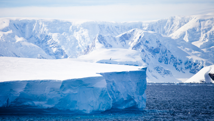 Un aisberg gigant este la un pas de a se desprinde de Antarctica