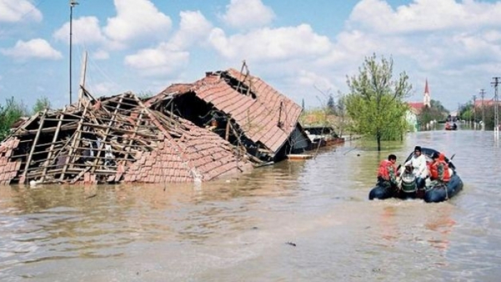 COD PORTOCALIU de INUNDAŢII în 13 județe din sudul şi estul României