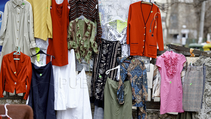 Autorităţile locale promit noi controale la bazarul de vechituri din Scuarul Gării. Comercianţii ilegali riscă amenzi