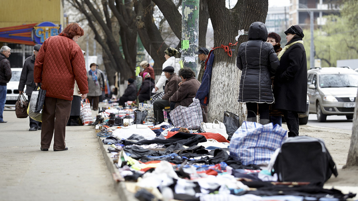 Autorităţile locale promit noi controale la bazarul de vechituri din Scuarul Gării. Comercianţii ilegali riscă amenzi