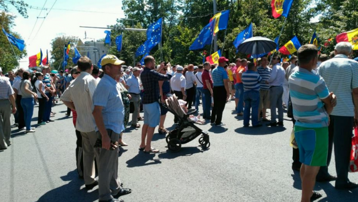 Anunțau că vor fi zeci de mii de manifestanți, dar au venit câteva sute. Un nou PROTEST EŞUAT al lui Năstase