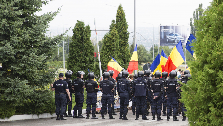 Vizita lui Rogozin la Chișinău, întâmpinată cu proteste: să vină în Moldova nu ca pe teritoriul lor 