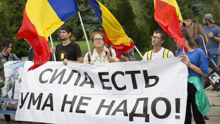 Vizita lui Rogozin la Chișinău, întâmpinată cu proteste: să vină în Moldova nu ca pe teritoriul lor 