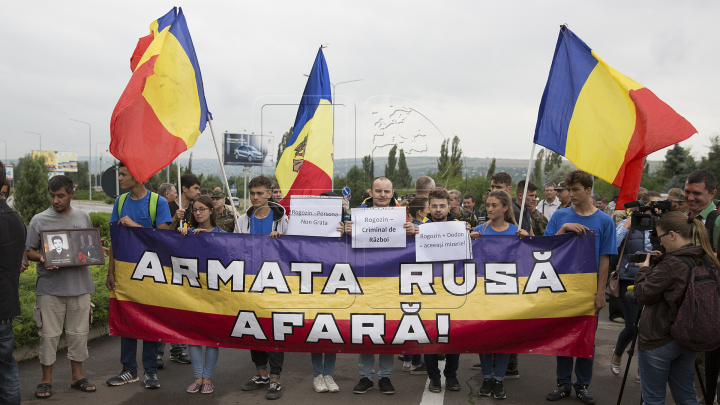 Vizita lui Rogozin la Chișinău, întâmpinată cu proteste: să vină în Moldova nu ca pe teritoriul lor 