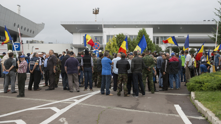 Vizita lui Rogozin la Chișinău, întâmpinată cu proteste: să vină în Moldova nu ca pe teritoriul lor 