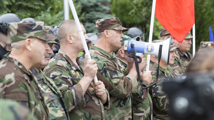 Vizita lui Rogozin la Chișinău, întâmpinată cu proteste: să vină în Moldova nu ca pe teritoriul lor 