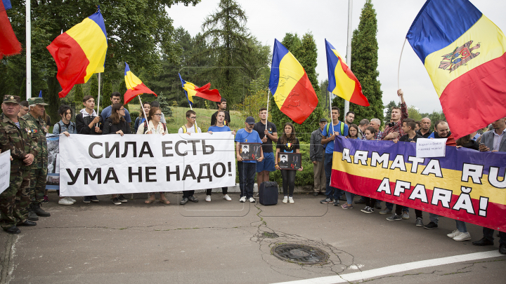 Vizita lui Rogozin la Chișinău, întâmpinată cu proteste: să vină în Moldova nu ca pe teritoriul lor 